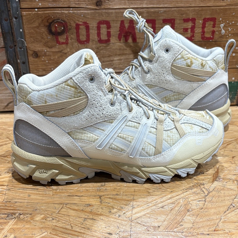 Asics Beige Cream Trail Hiking Boots, size 12 new in box